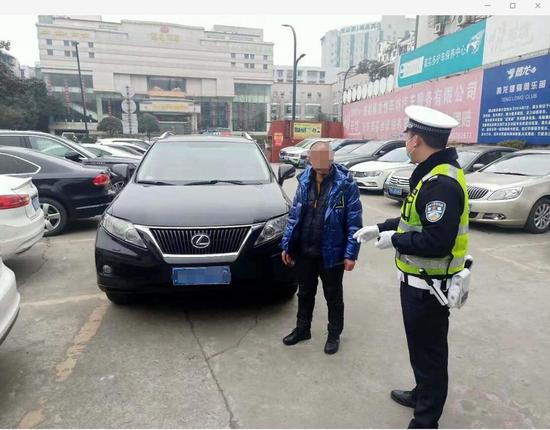 成都市交警十分局供圖