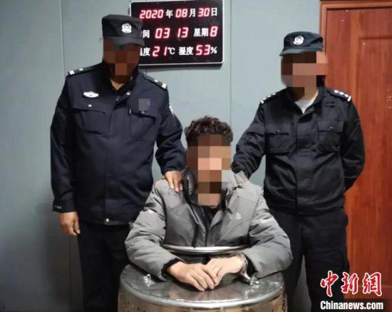 甘孜县警方历经22小时抓获潜逃的犯罪嫌疑人。甘孜警方提供