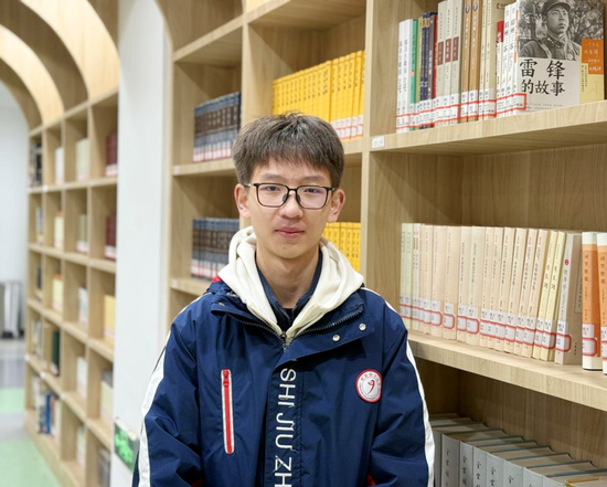 高2025级7班 李智瑞