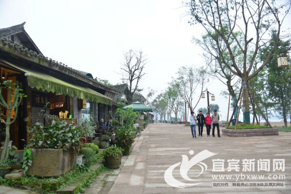 改造完工的顺河街。(杨晓川 摄)