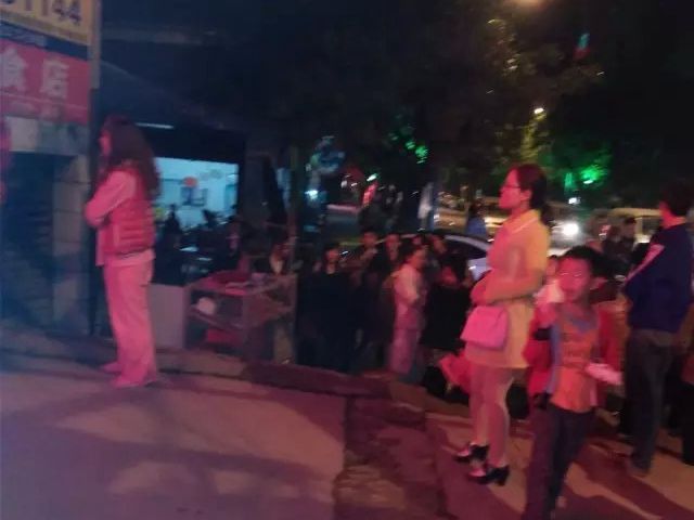 广安2岁女童坠楼 母亲伸手施救一同坠楼
