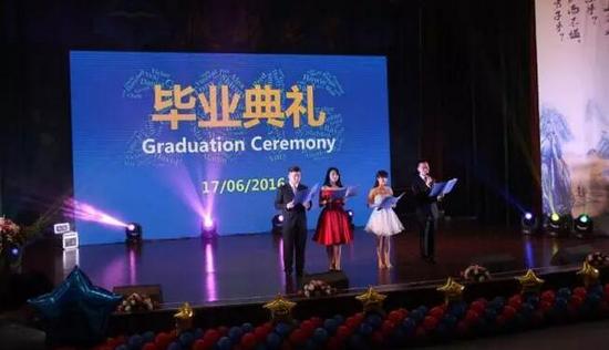 典礼红毯+签名留影