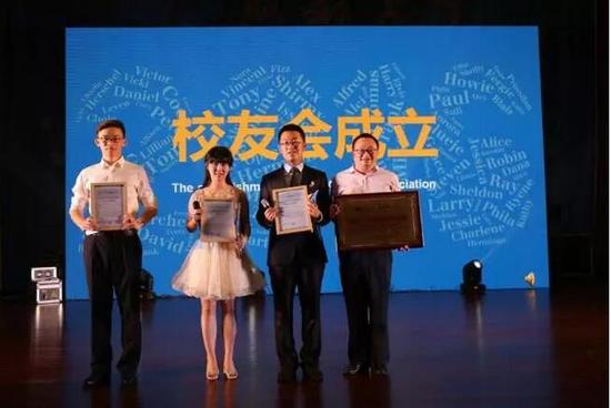 毕业典礼最后，