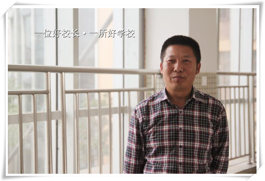 郫县友爱职业技术学校副校长瞿仁星