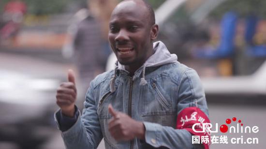 图片默认标题 《桐梓林的外国人服务队》