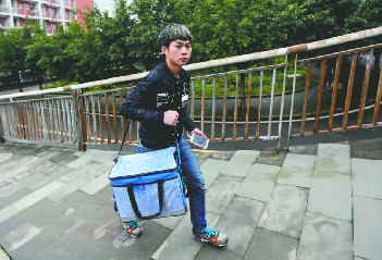 短信背后 高一退学打工攒学费