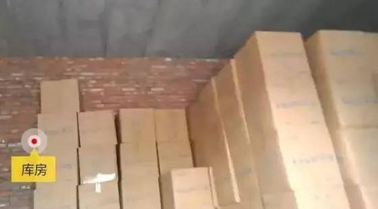 成都妹纸们注意了 这种卫生巾加工过程惨不忍