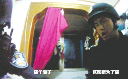 机智夺刀救下轻生女,“骗子”民警何泓走红网络。(视频截图)