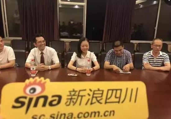 中间女生为涂涴童