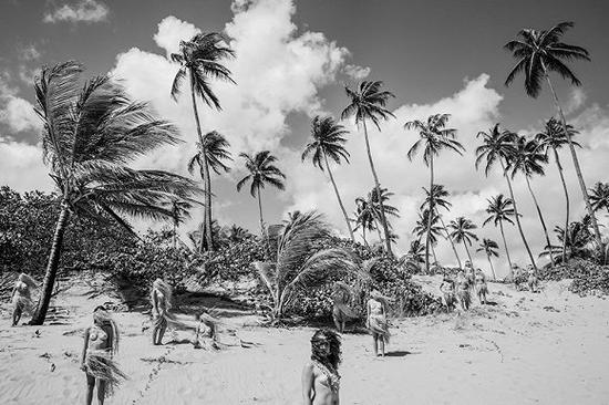 Monica Felix，《Ext. A Orillas De La Isla Mu》