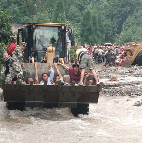 受洪灾影响 成都多地交通受影响!(附最新进展)