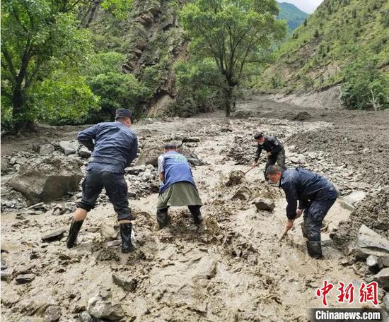 泥石流灾害抢险现场。小金县委宣传部拱图