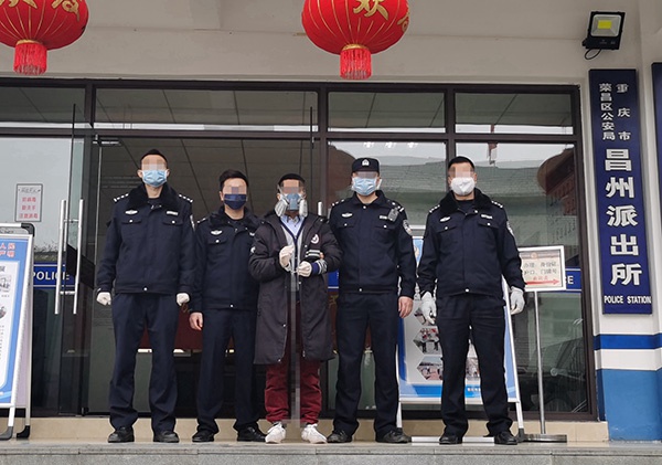 榮昌警方向西昌警方移交逃犯