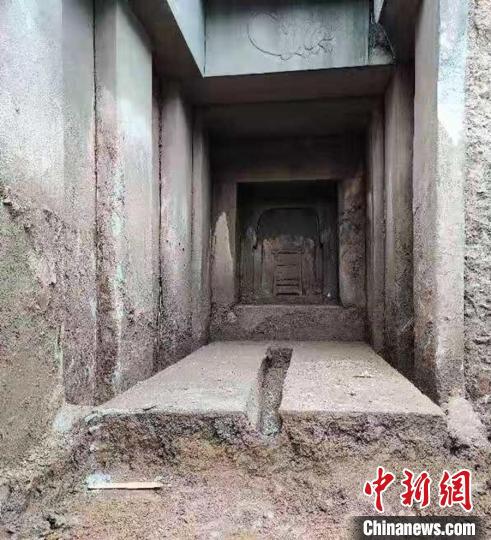一工地发现的古墓。 自贡文广新局 供图