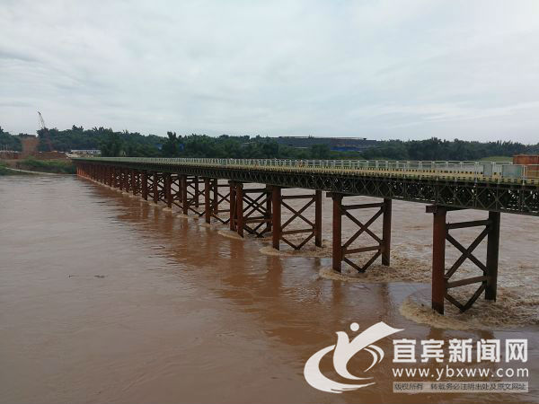 江安长江二桥项目经受考验。(陈杰 摄)
