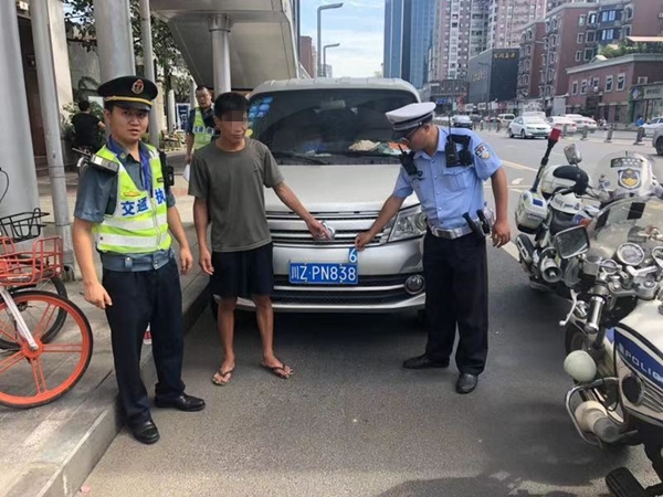 变造号牌违法运输危化品 成都一面包车司机遭重罚