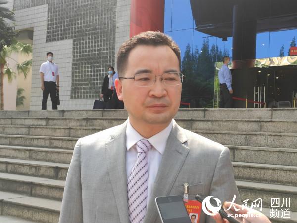 成都市政協(xié)委員,星海集團(tuán)董事長(zhǎng)陳星海。郭瑩攝