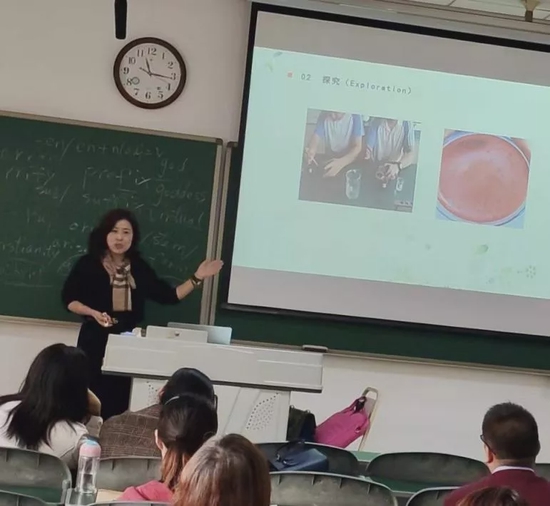 张蕾在各级讲座、培训会上作分享与指导