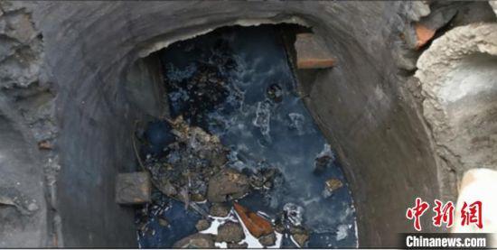 广天电子厂外雨水管网内有污水流动。四川省生态环境厅供图