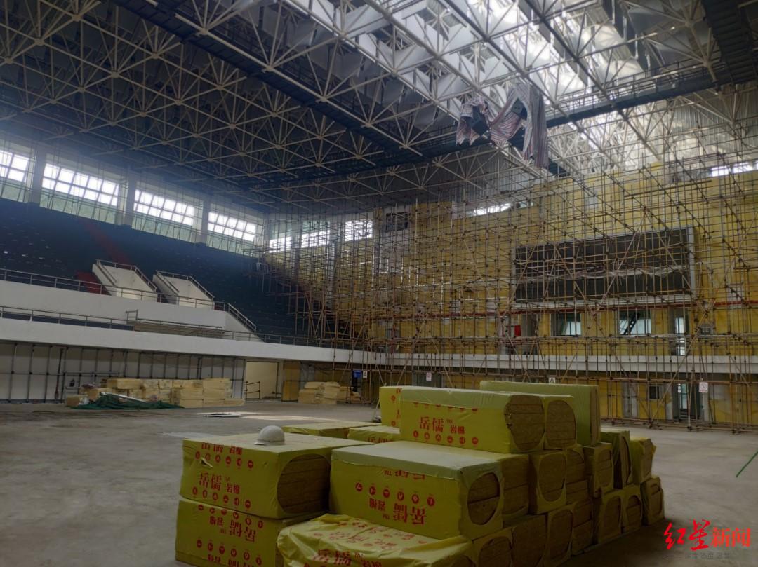 场馆内部将铺设符合国际赛事标准的木地板