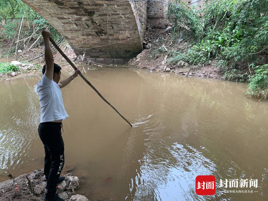 這條河溝水深兩米多