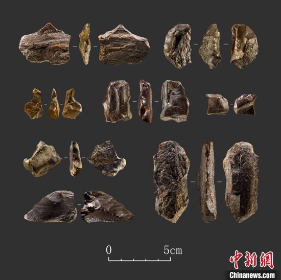 遗址出土的部分石器。　四川省文物考古研究院供图