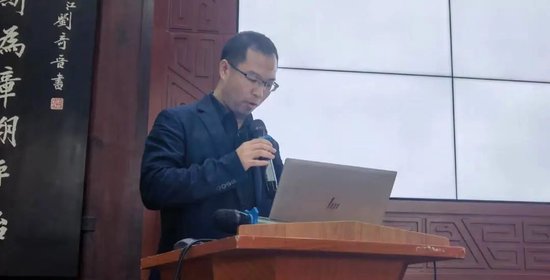 花园街校区副校长汪军发言