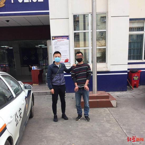 嫌疑人邓某（右）被警方抓获