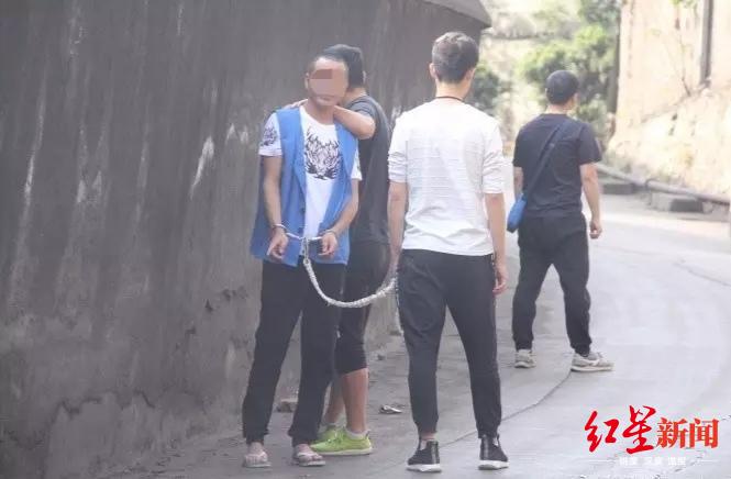 2017年,抓捕的嫌疑人指認現場