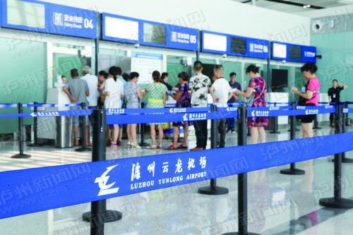 泸州云龙机场第一批“旅客”,参与进出港模拟演练。资料图