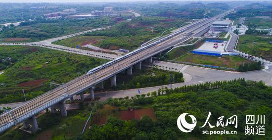 途径资阳的成渝高铁。(资阳市委宣传 供图)