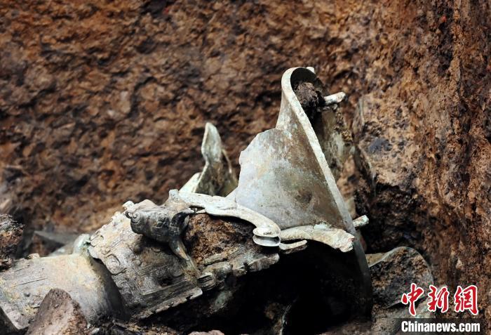 “祭祀坑”里的文物。 安源 摄