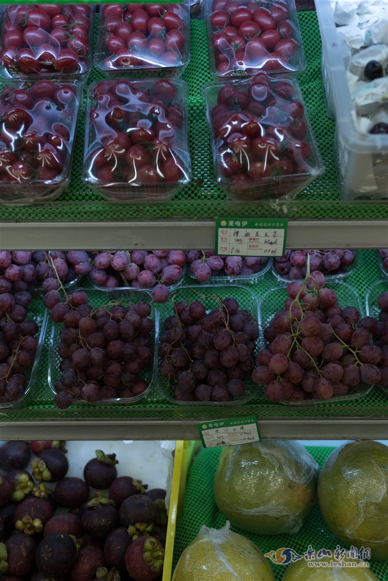 今年水果有点贵 乐山市民直呼“吃不起”