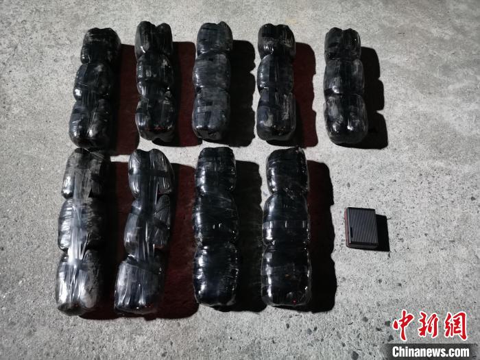 图为查获的冰毒。 德宏边境管理支队供图