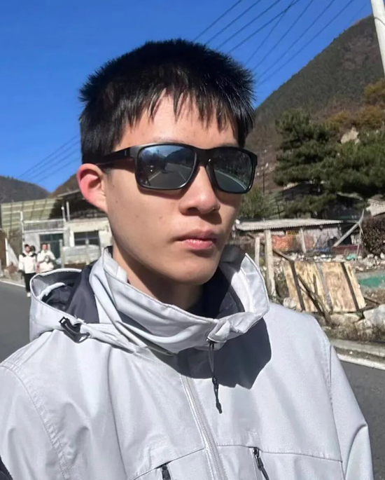 参加爱丁堡公爵奖负重徒步露营活动