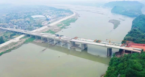 成乐高速扩容项目新建青衣江大桥航拍。蜀道集团供图