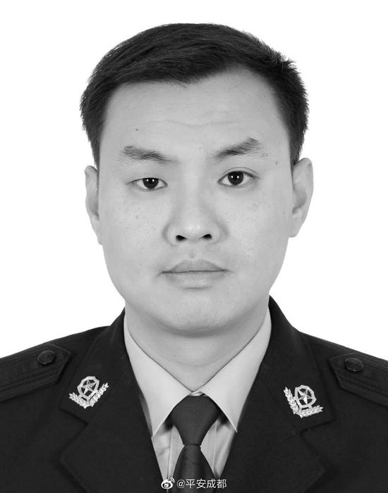 哀悼!抗洪救灾牺牲辅警罗永红遗体告别仪式举行