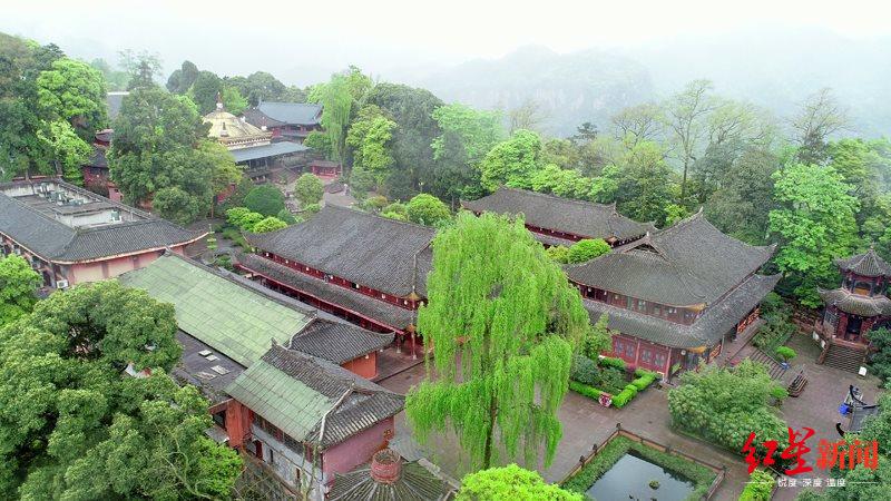 峨眉山万年寺