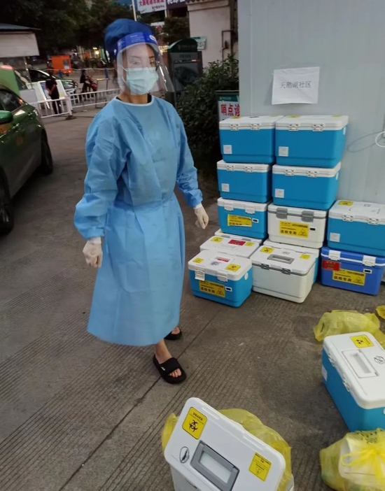 刘海名老师参加青台山社区、天鹅湖社区疫情防控志愿服务