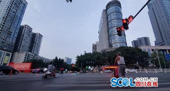 深度|广安主干道安装隔离栏带来了什么