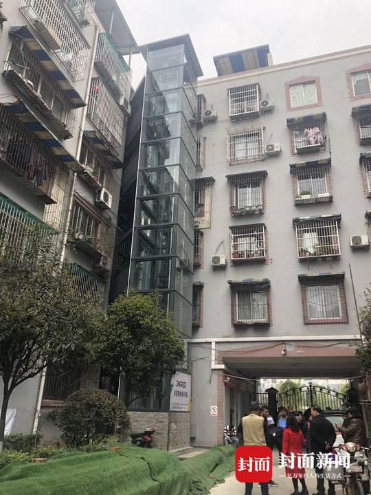 新电梯长啥样?