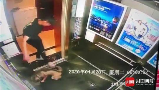 監(jiān)控拍下了男子遺棄哈士奇的一幕。