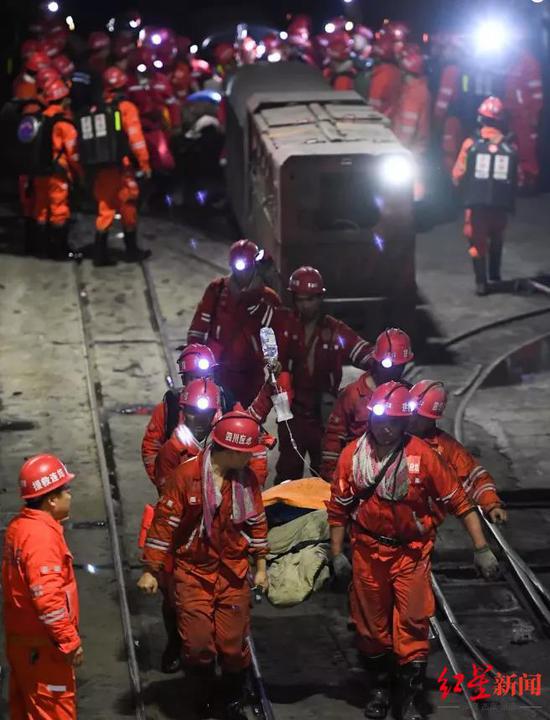 ↑杉木树煤矿“12·14”水害事故中，13人成功脱险，5人遇难。（图据四川省应急管理厅）