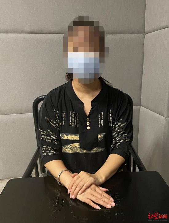 ↑周某接受警方調查