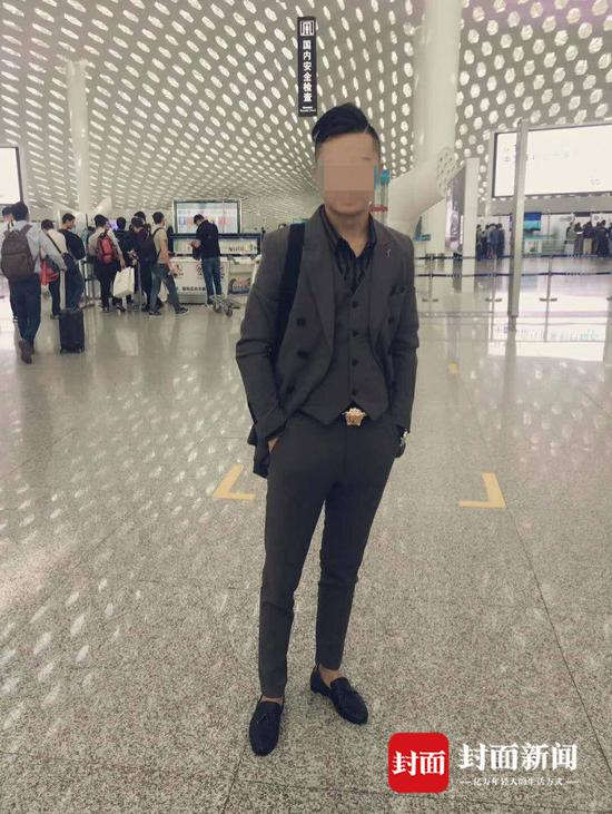 李強(化名)隨著白色越野車一起墜河下落不明