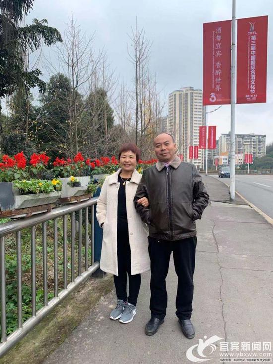 龐承林與妻子合影。