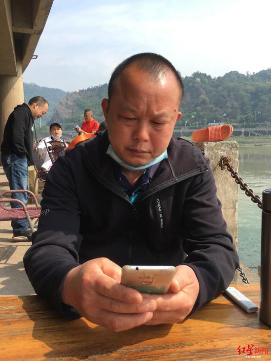 ↑已經51歲的羅文,希望恢復自己“見義勇為”的榮譽。