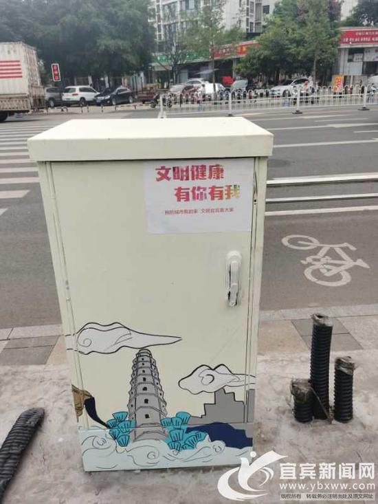 箱體得到修飾后恢復(fù)了原來的美觀。(市文明辦供圖)