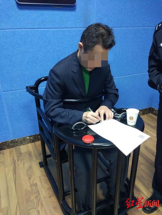↑楊某某被抓獲。