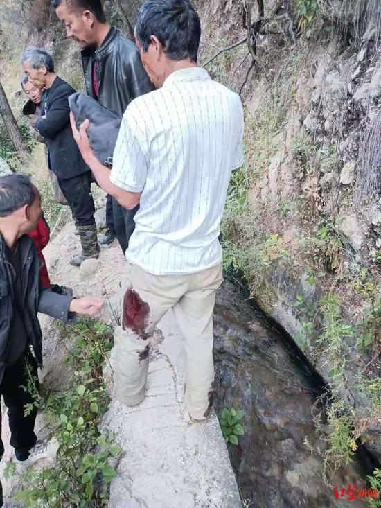 ↑村民上山找到徐幫云。